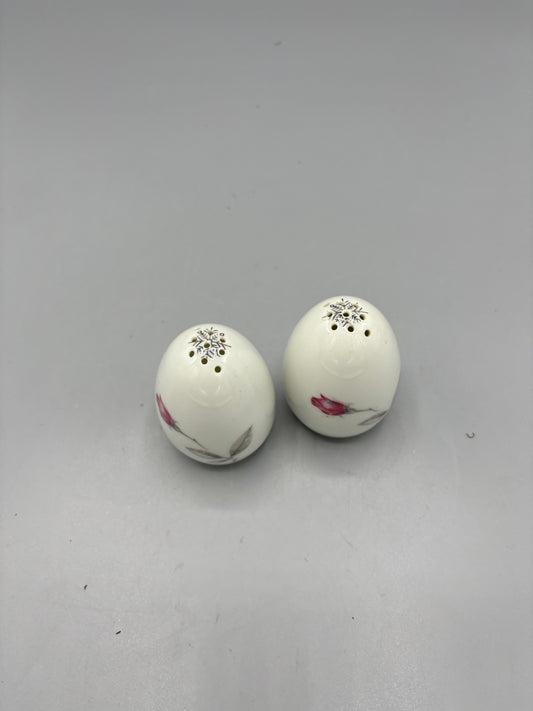 Vintage egg with roses salt & pepper shakers