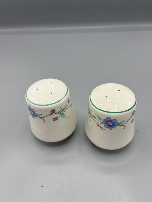 Onieda "Ava" salt & pepper shakers