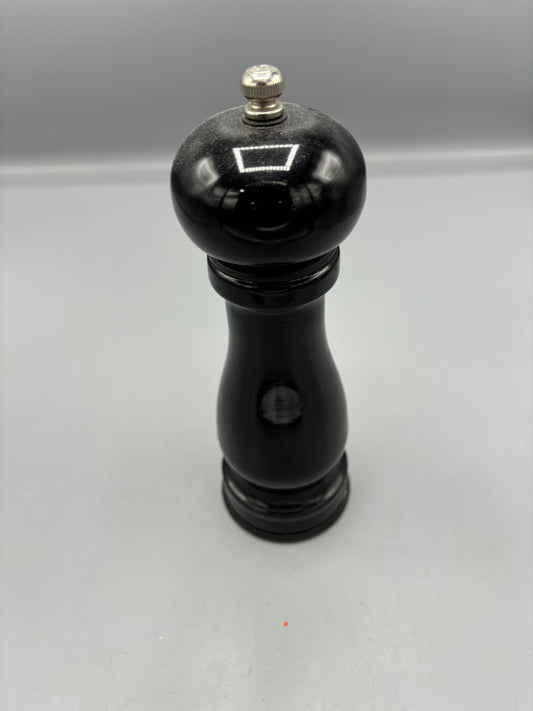 Black pepper mill