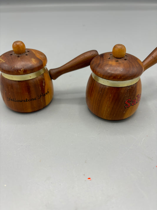 Vintage wood pot salt & pepper