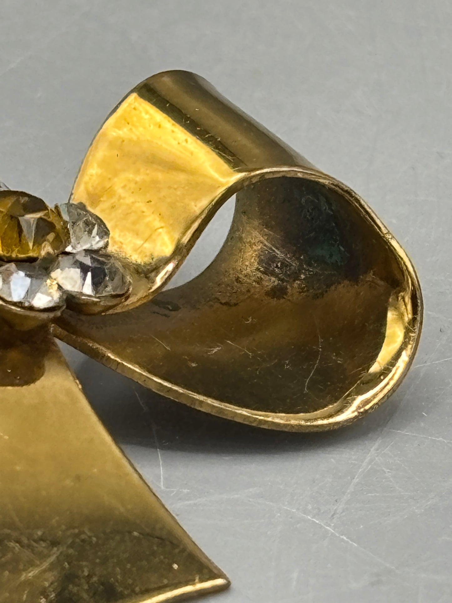 Vintage gold tone bow brooch