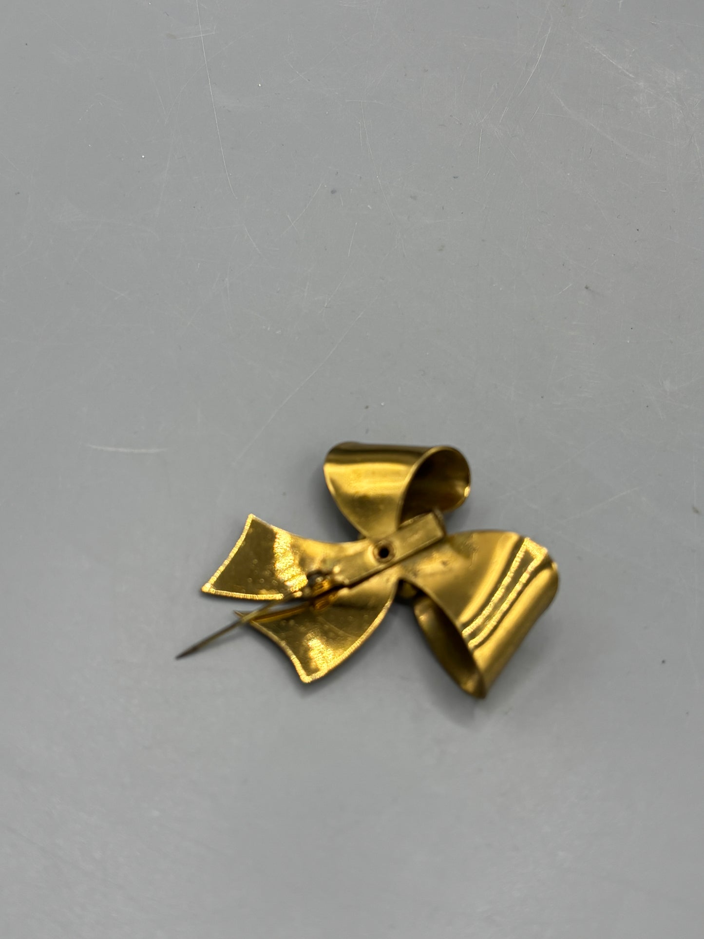 Vintage gold tone bow brooch
