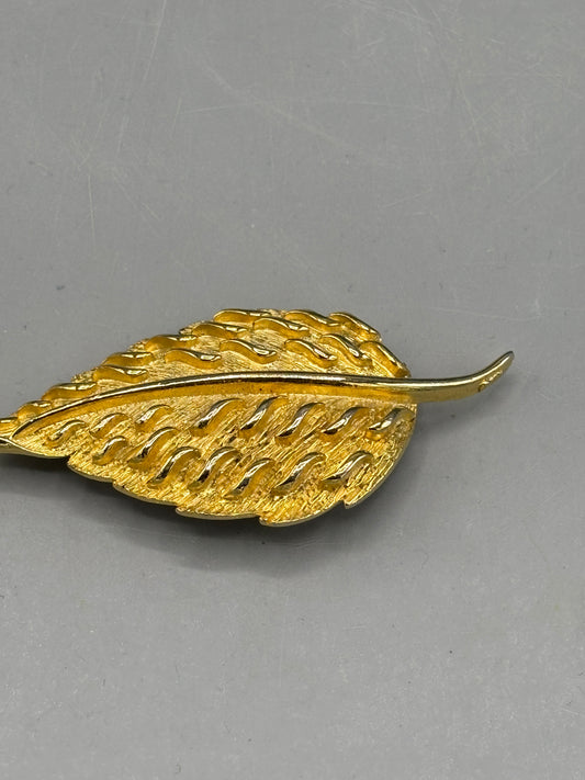Vintage textured gold tone leaf brooch