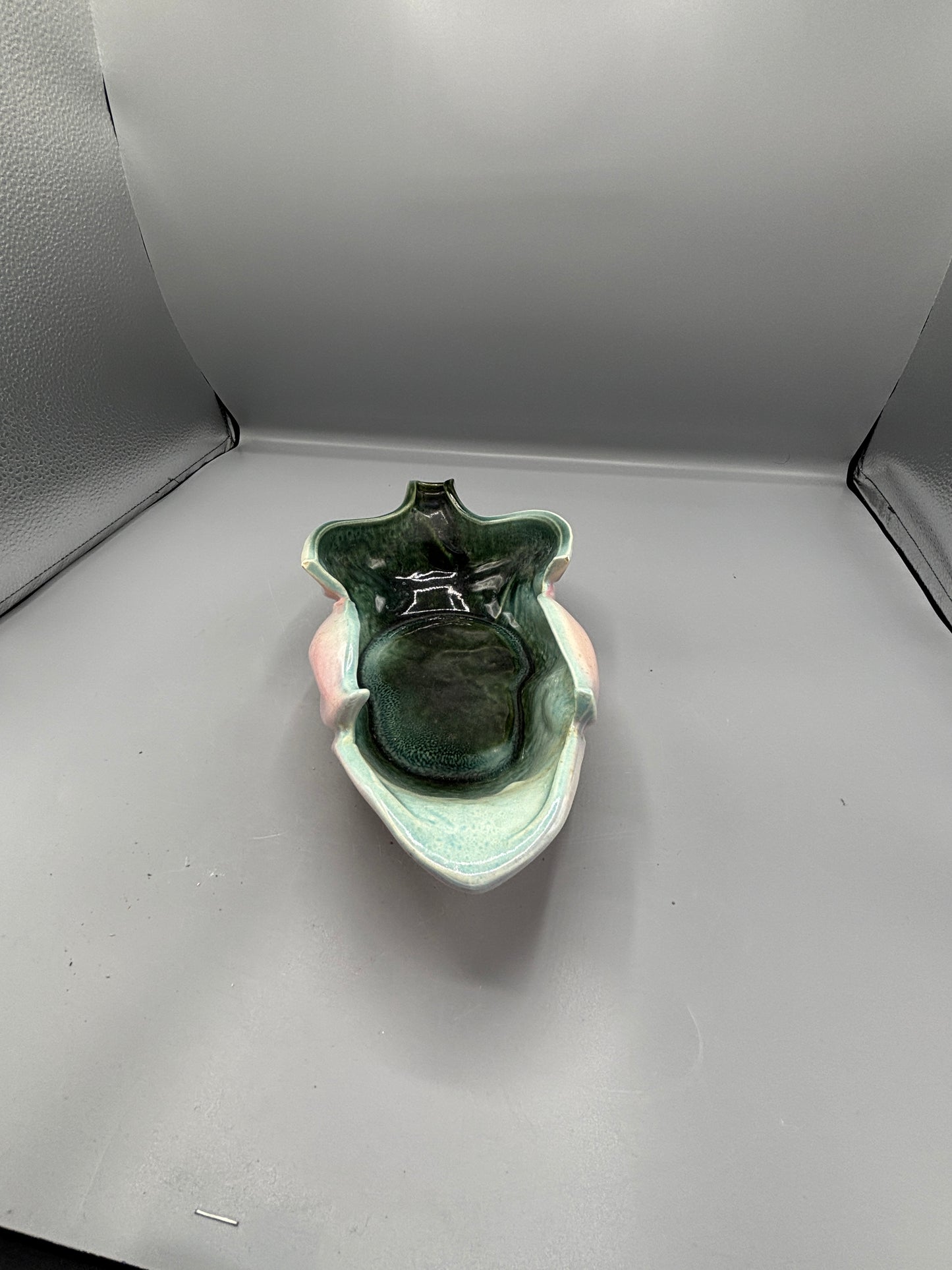 Vintage Hull Pottery Leaf Console bowl