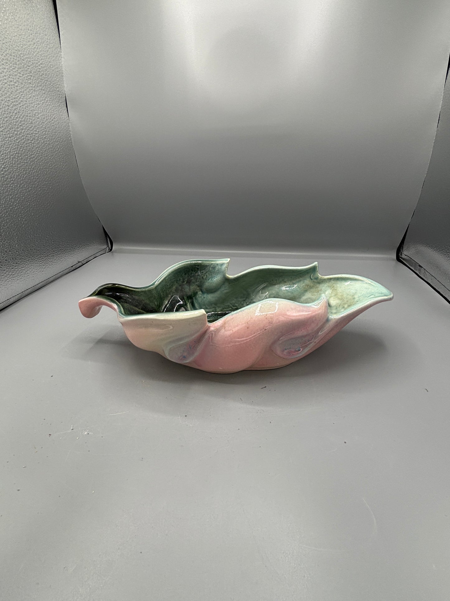 Vintage Hull Pottery Leaf Console bowl