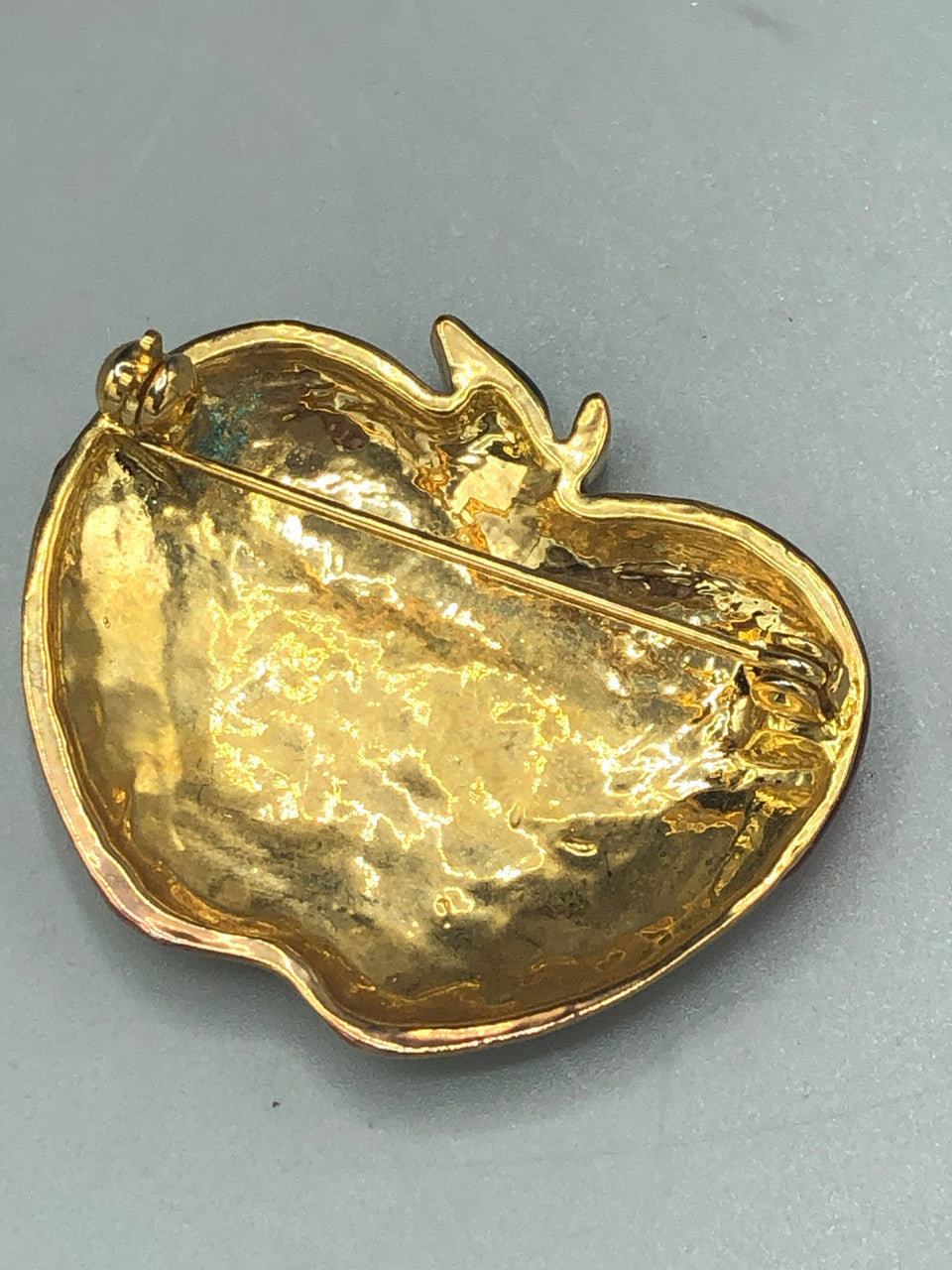 Big Apple brooch