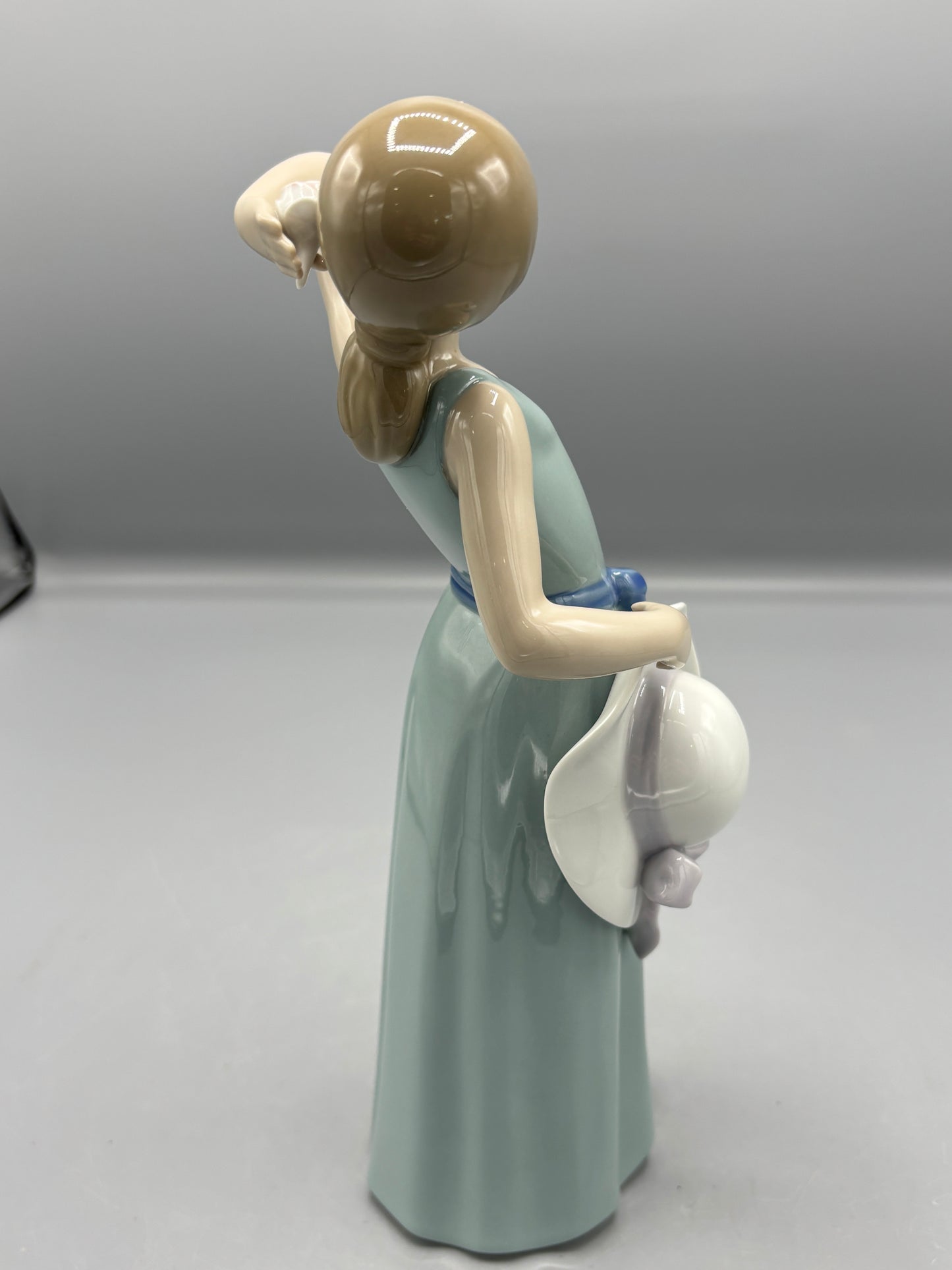 Vintage Prissy Lladro porcelain figure