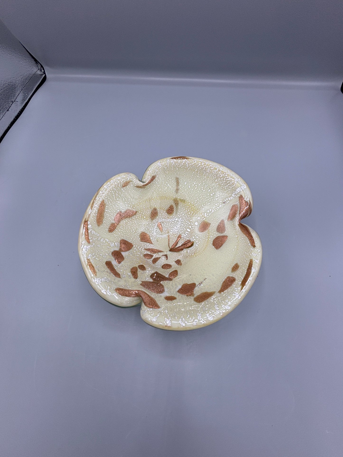 Vintage art glass bowl in Tutti Frutti with copper flecks