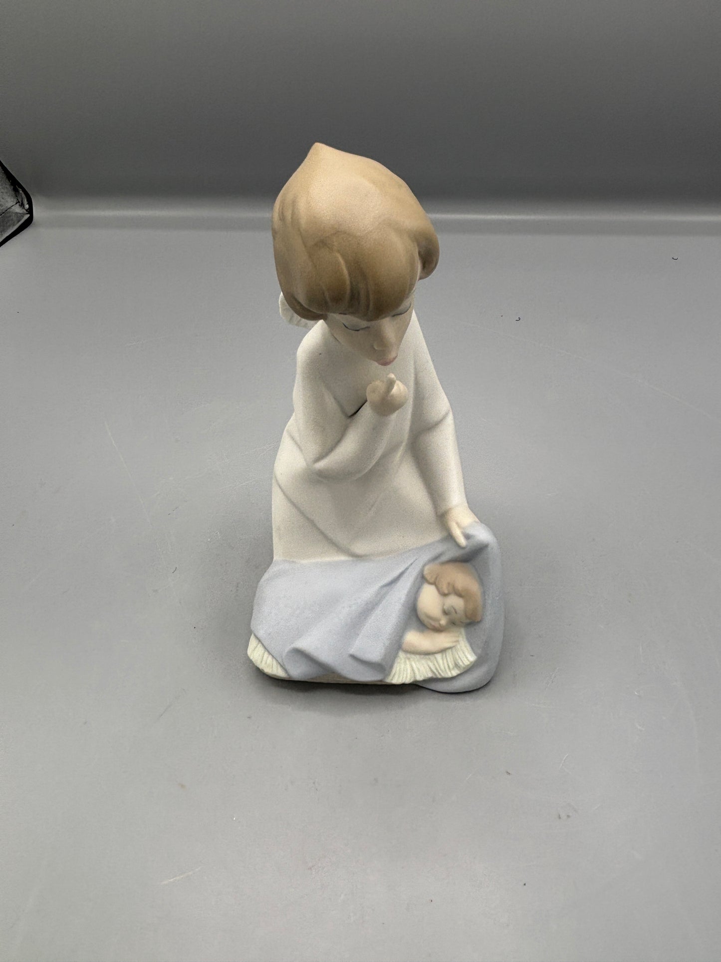 Llardro Guardian Angel with baby figure