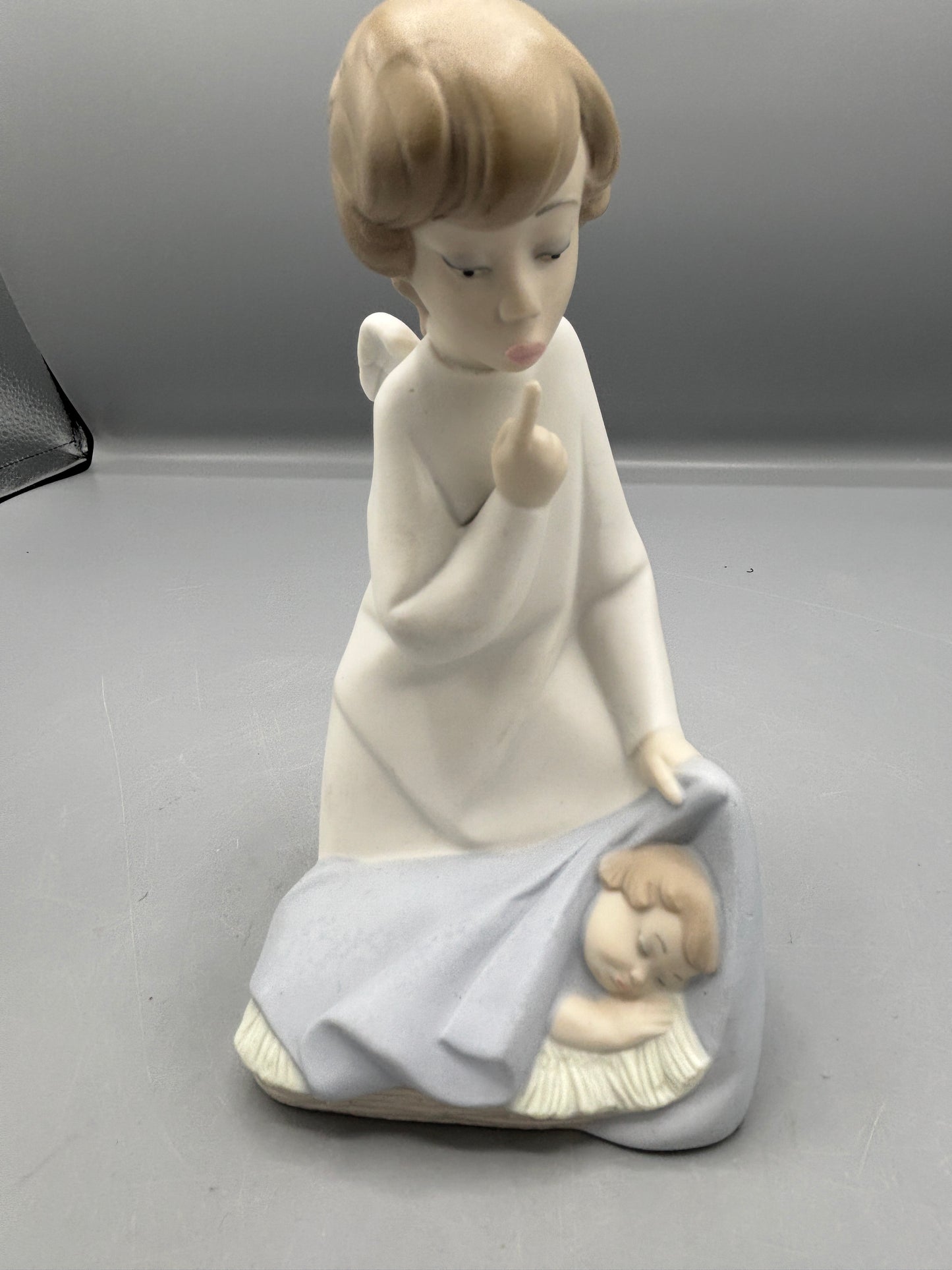 Llardro Guardian Angel with baby figure