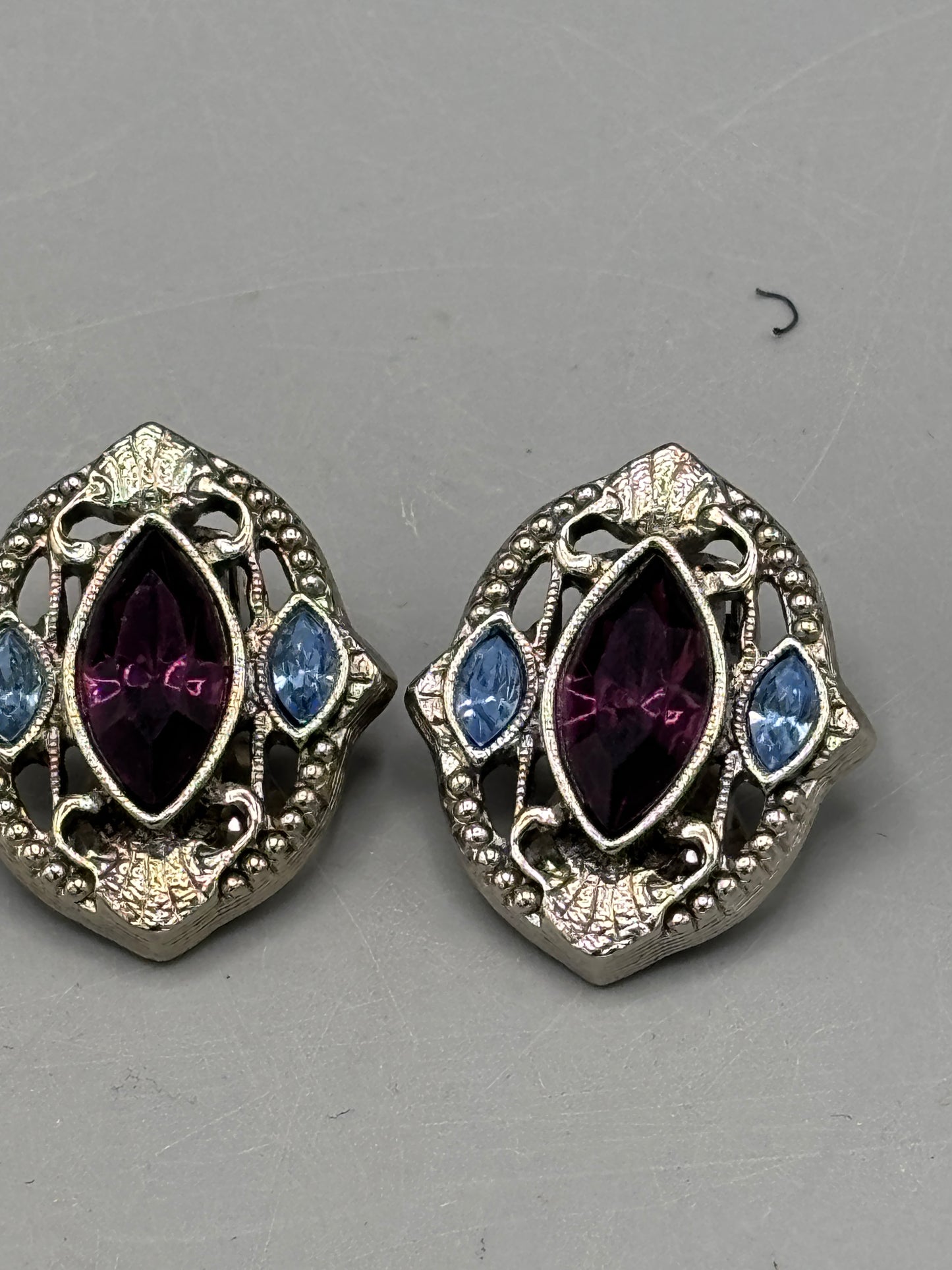 Costume purple & blue clip on
