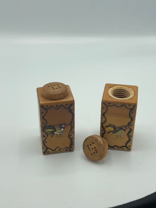 Wood Pecker Woodware chicken salt & pepper