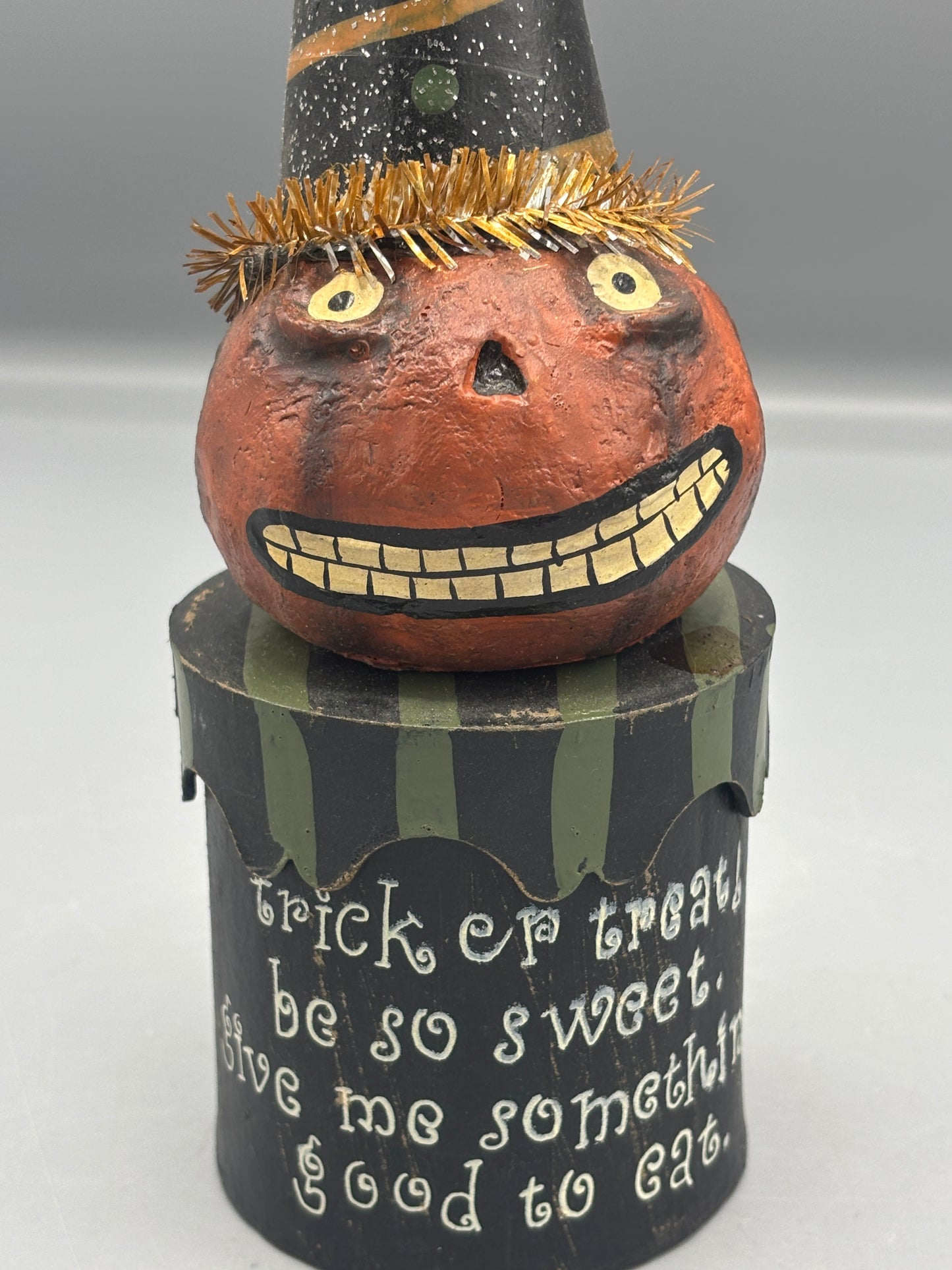 Primitive pumpkin head round box with lid