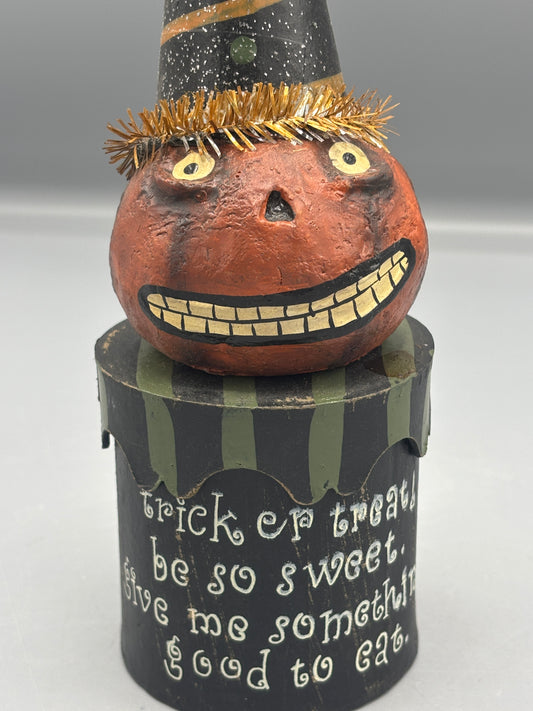 Primitive pumpkin head round box with lid
