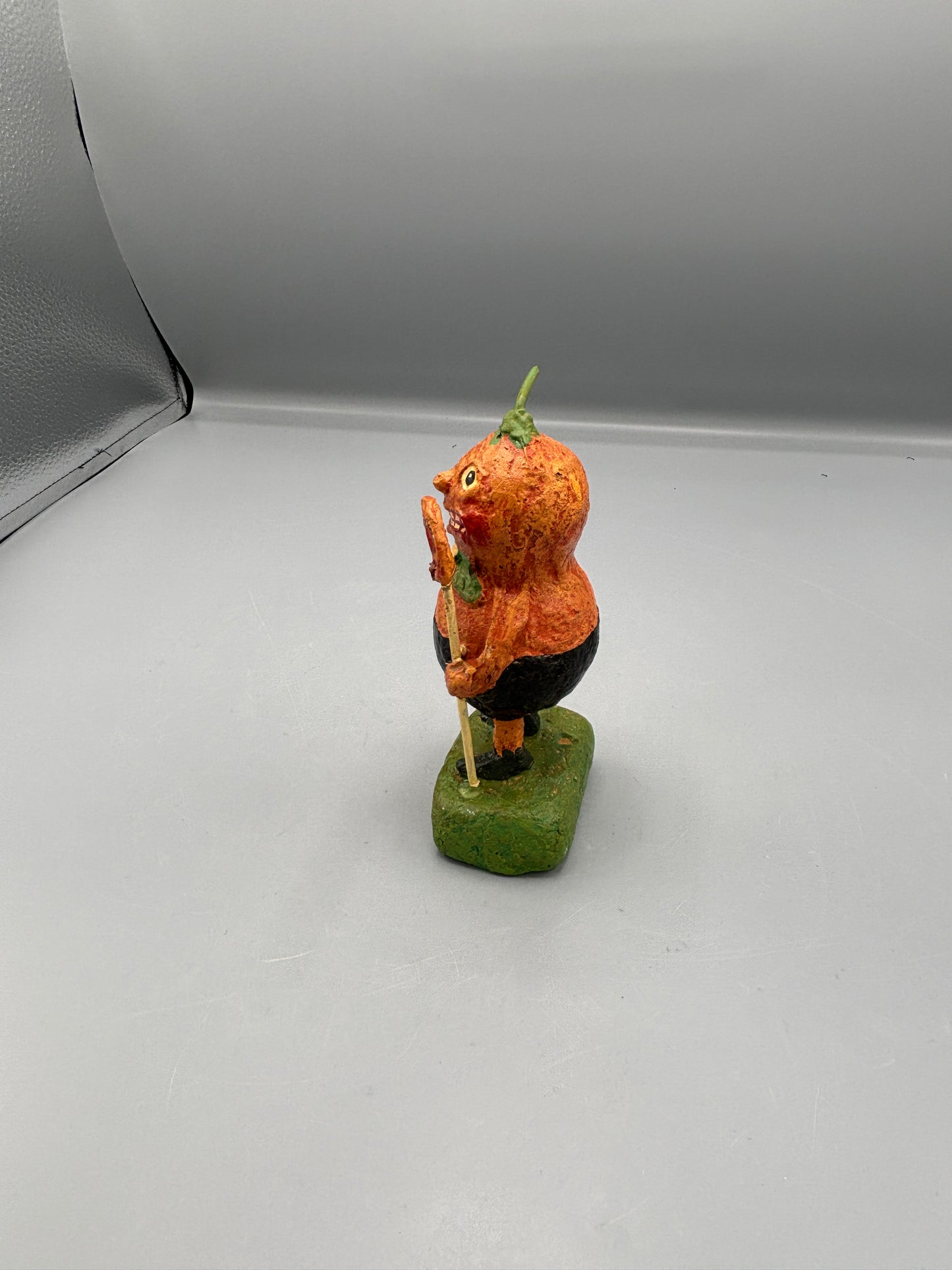 Resin pumpkin head figure