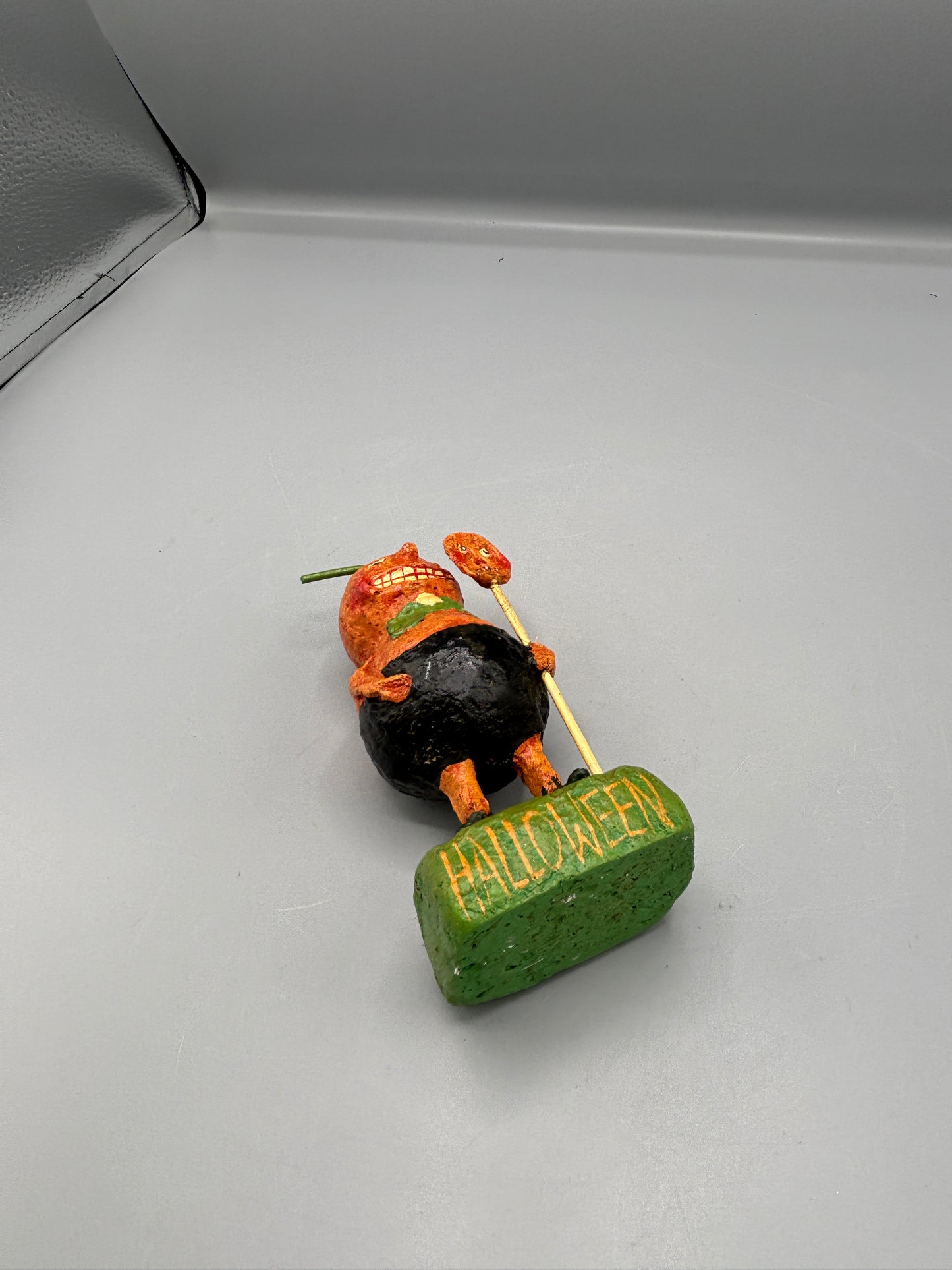 Resin pumpkin head figure