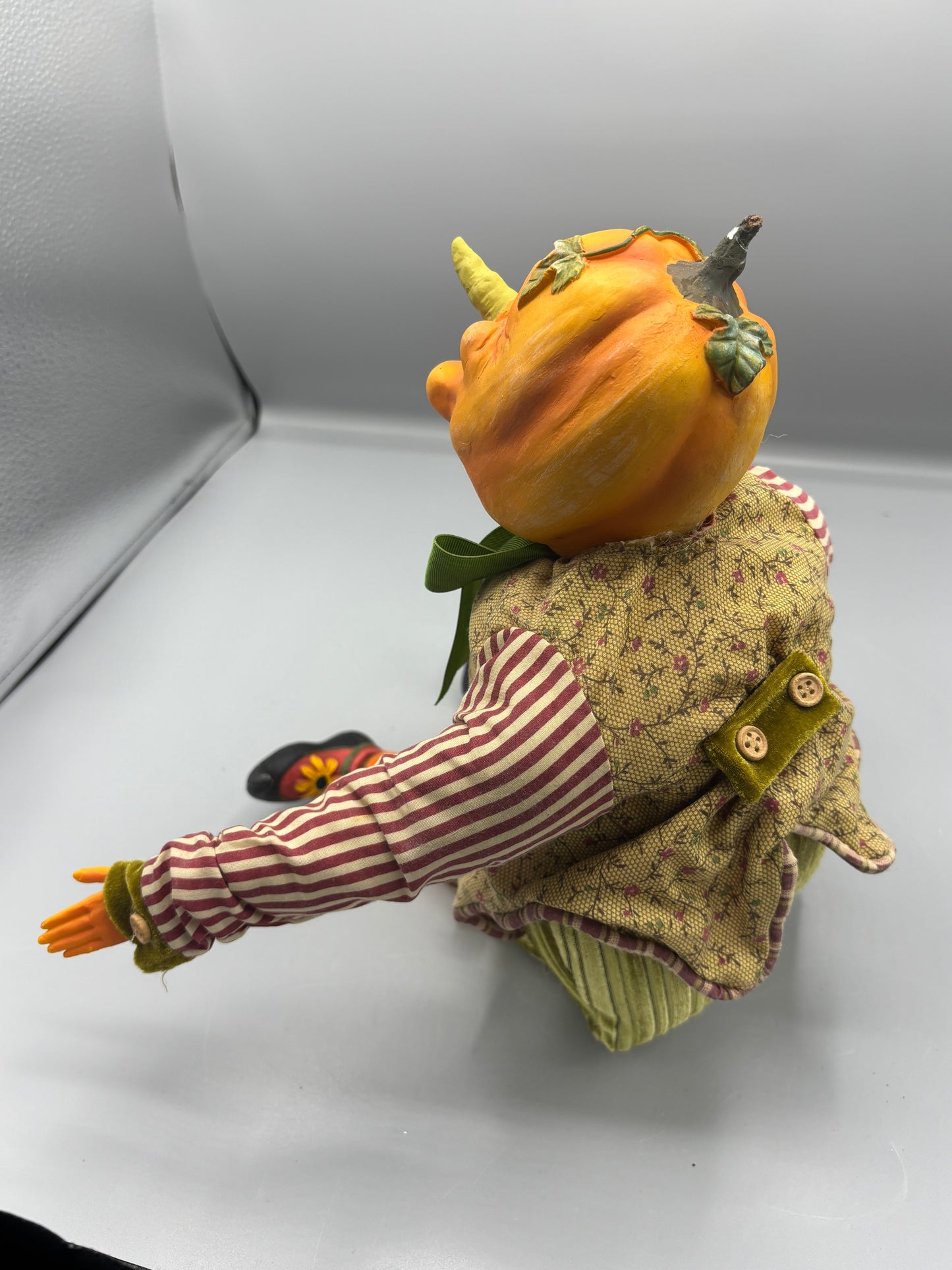 Rare Winward pumpkin head shelf sitter