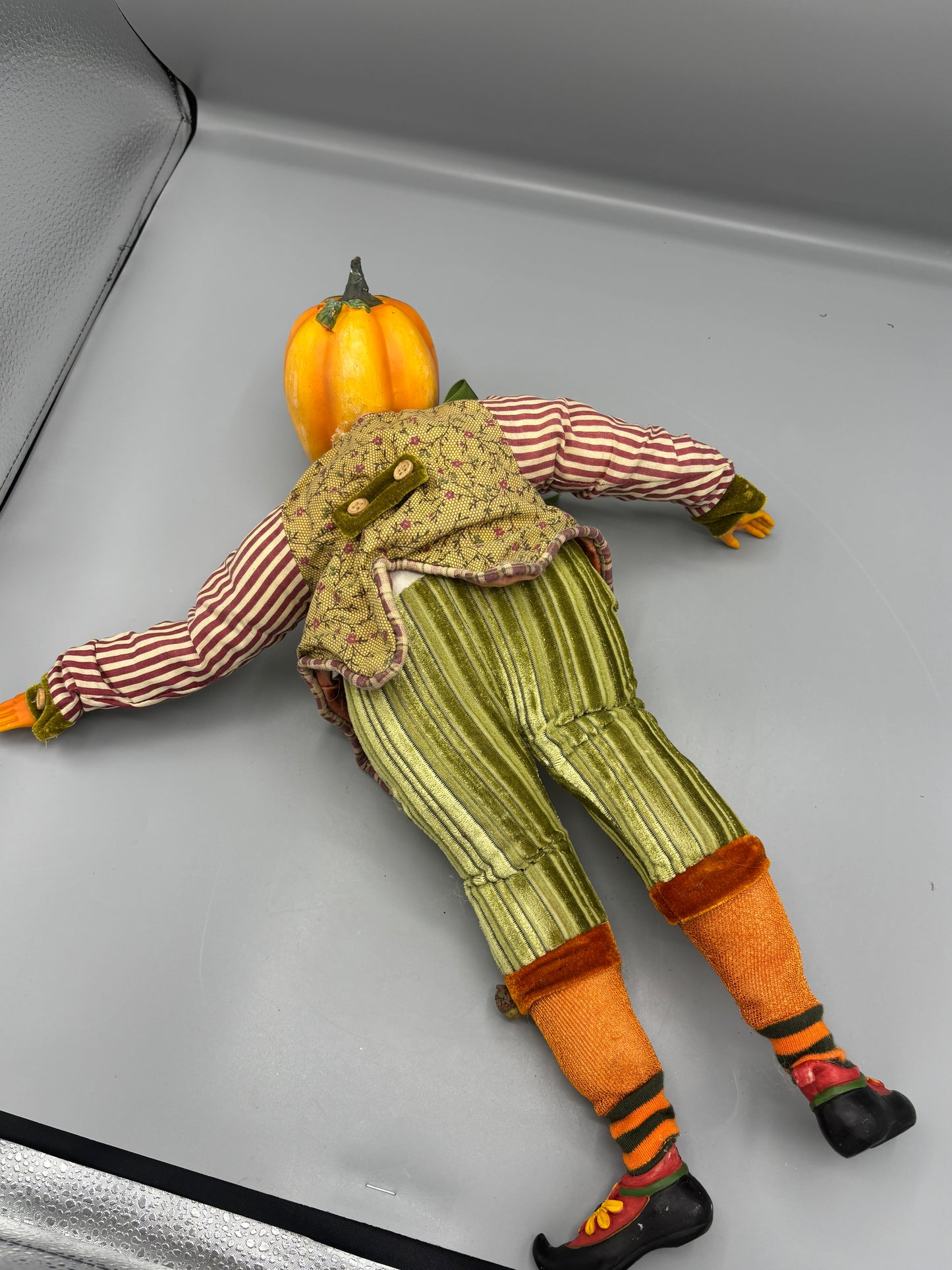 Rare Winward pumpkin head shelf sitter