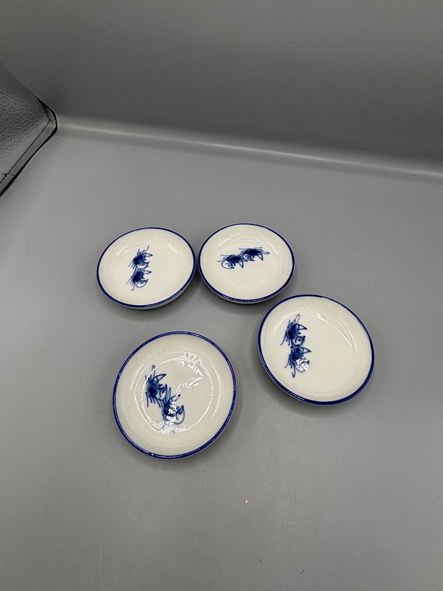 Soy sauce dipping dishes