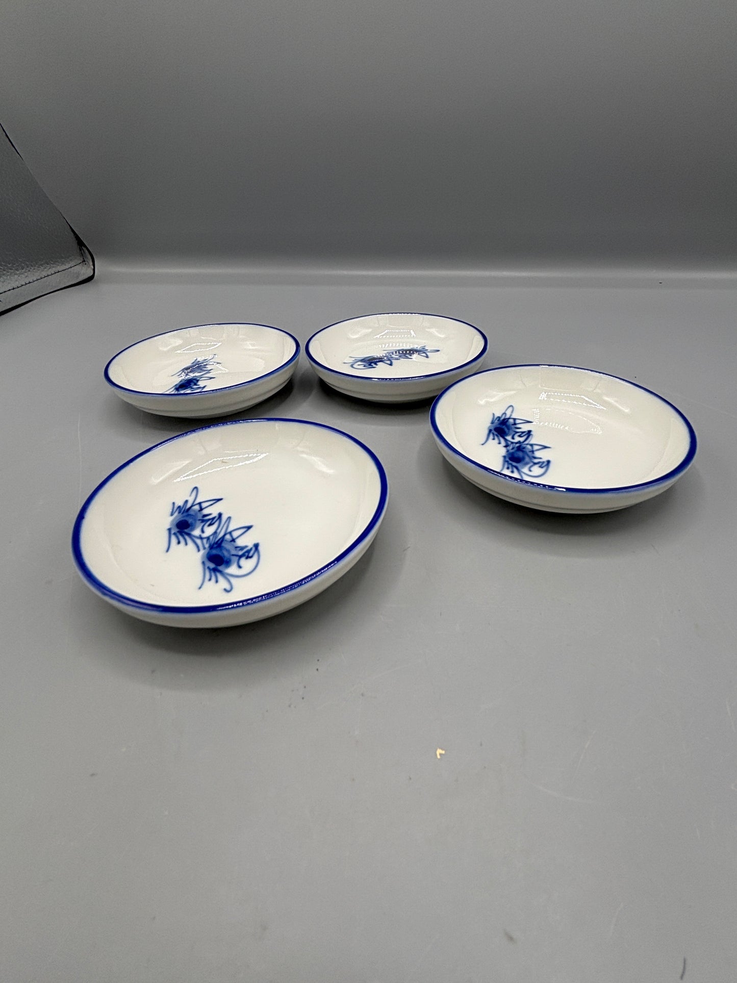 Soy sauce dipping dishes