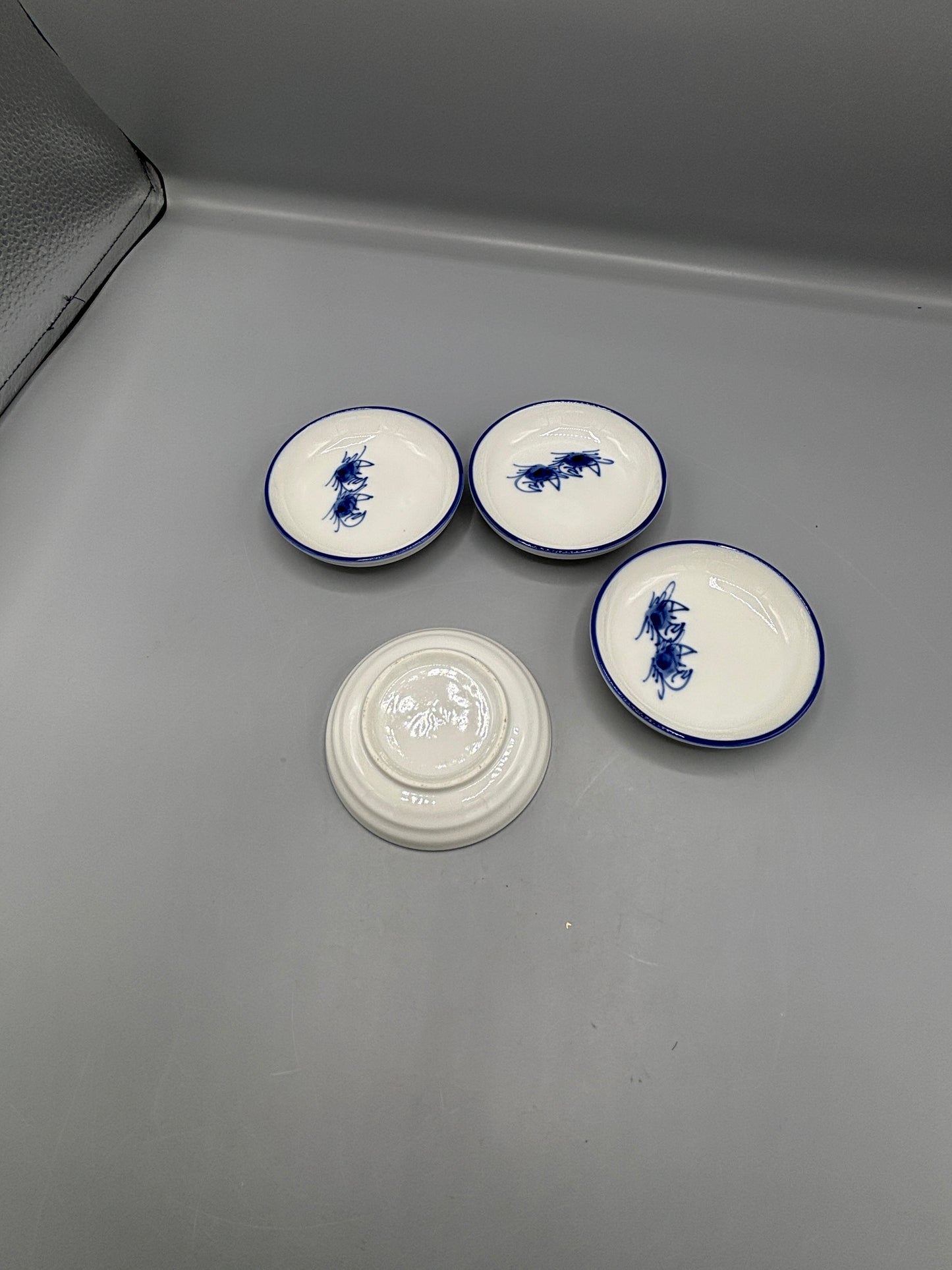 Soy sauce dipping dishes