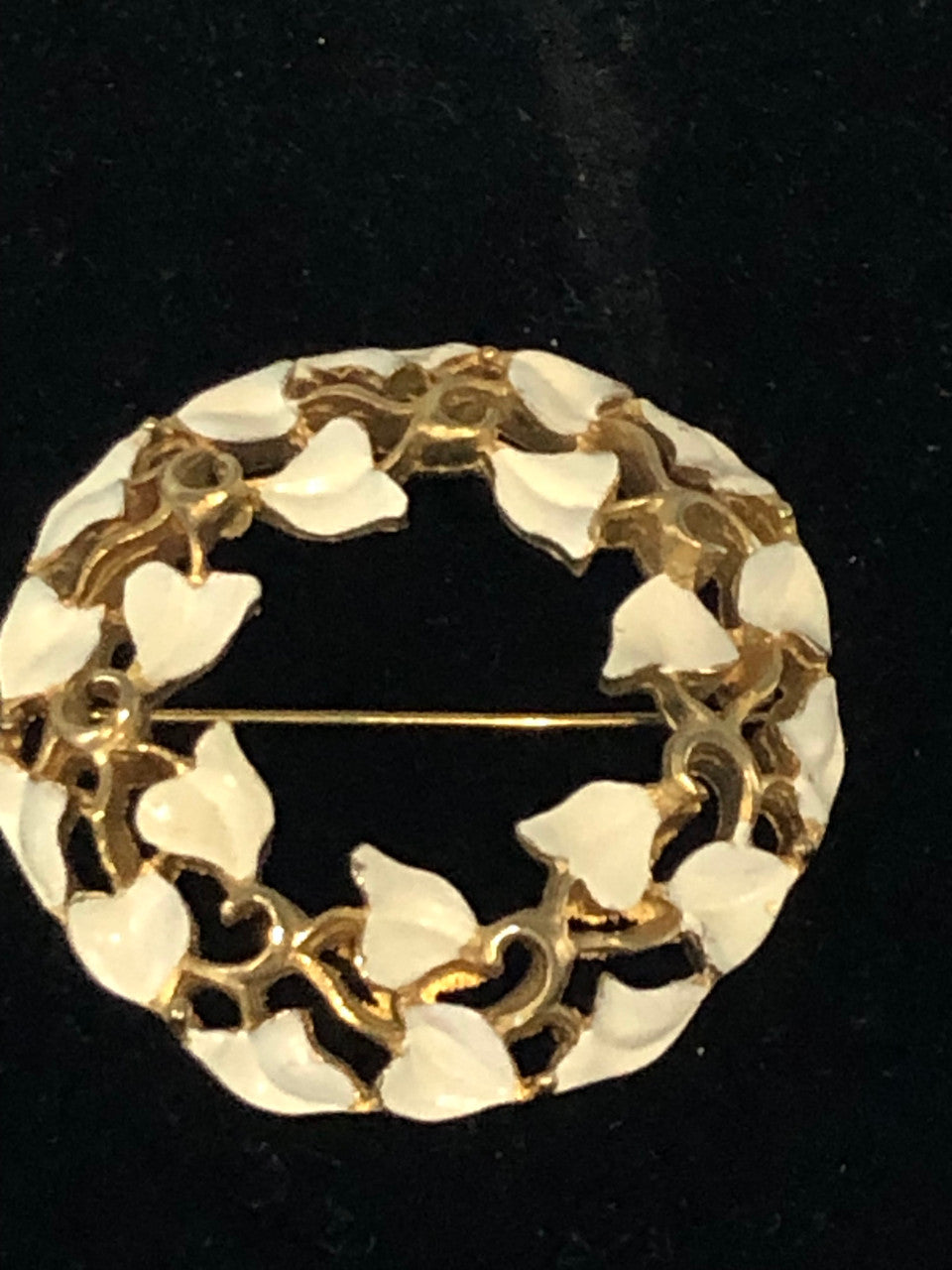 Gold tone white ivy circle brooch