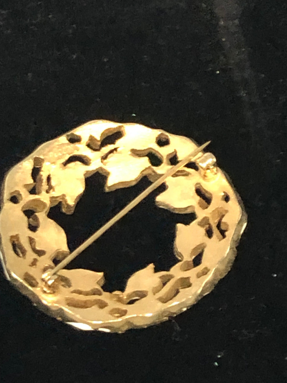 Gold tone white ivy circle brooch