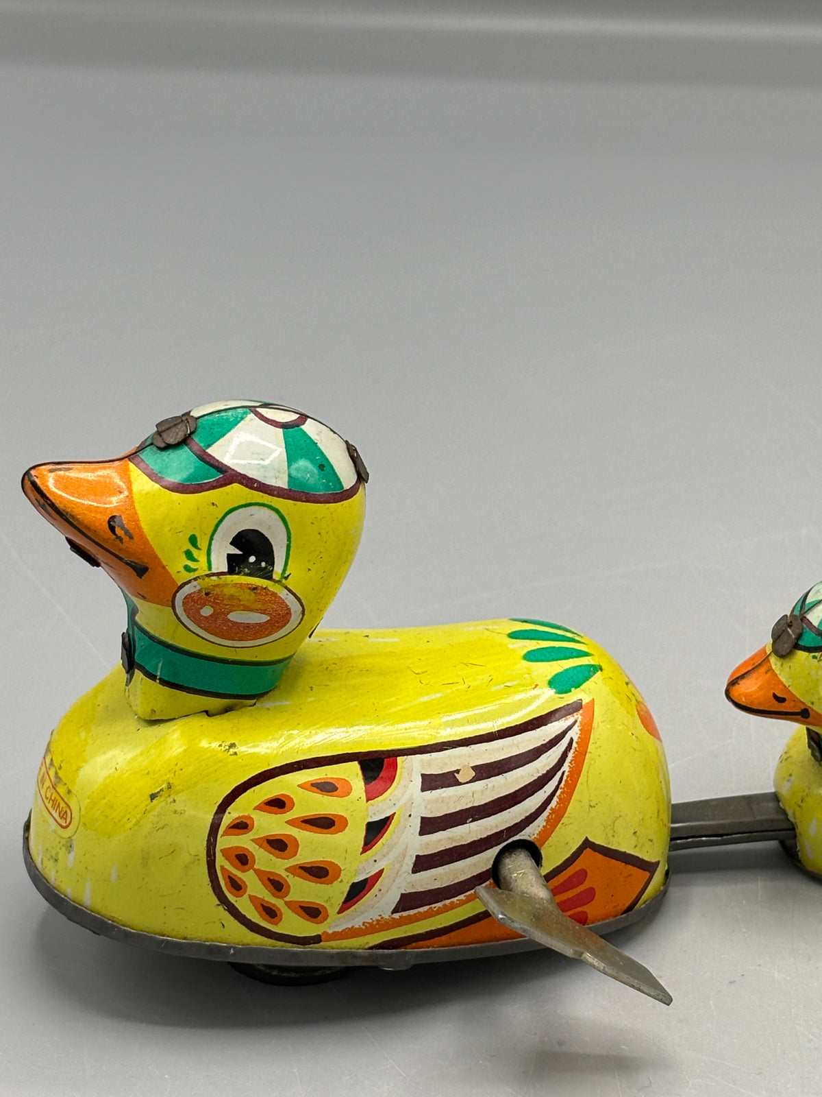 Vintage wind up tin lithograph duck family