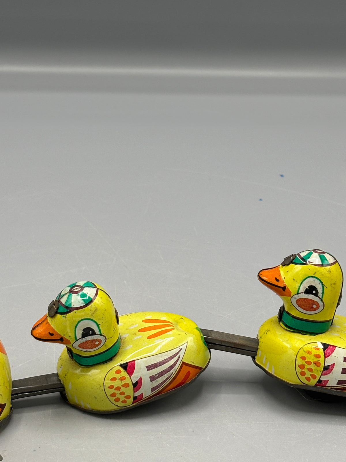 Vintage wind up tin lithograph duck family