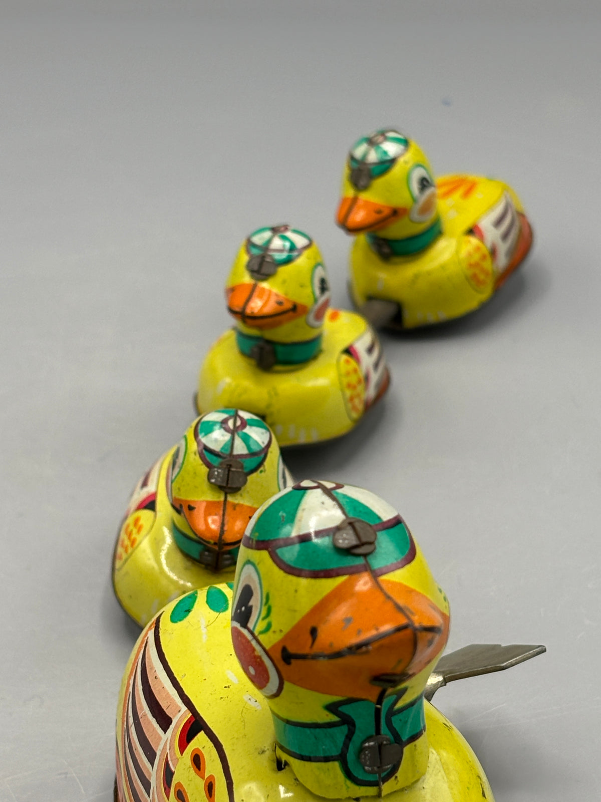 Vintage wind up tin lithograph duck family