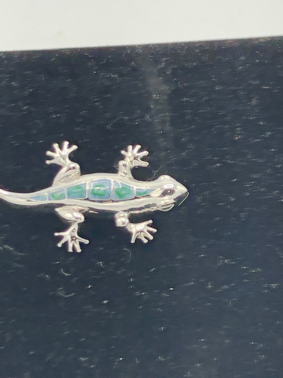 Silver tone lizard with inserted stone brooch