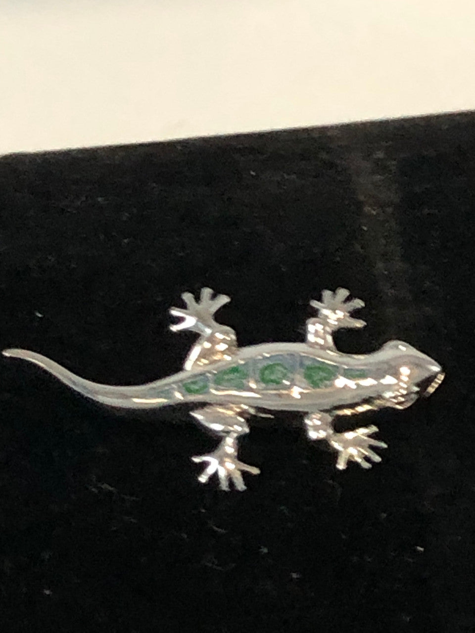 Silver tone lizard with inserted stone brooch