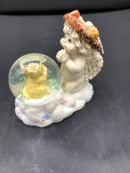 Dreamsicle Angel & Kitty Snow globe