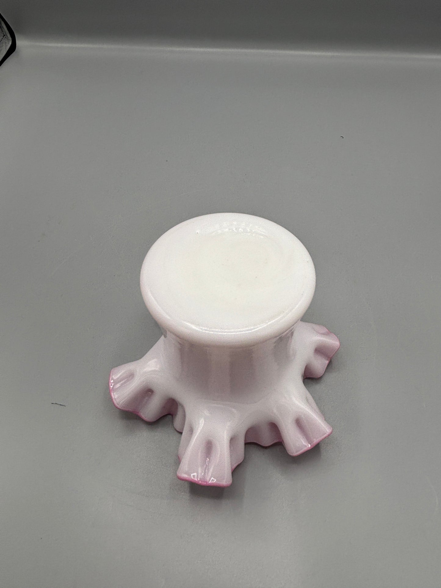 Vintage Fenton ruffled top hat vase