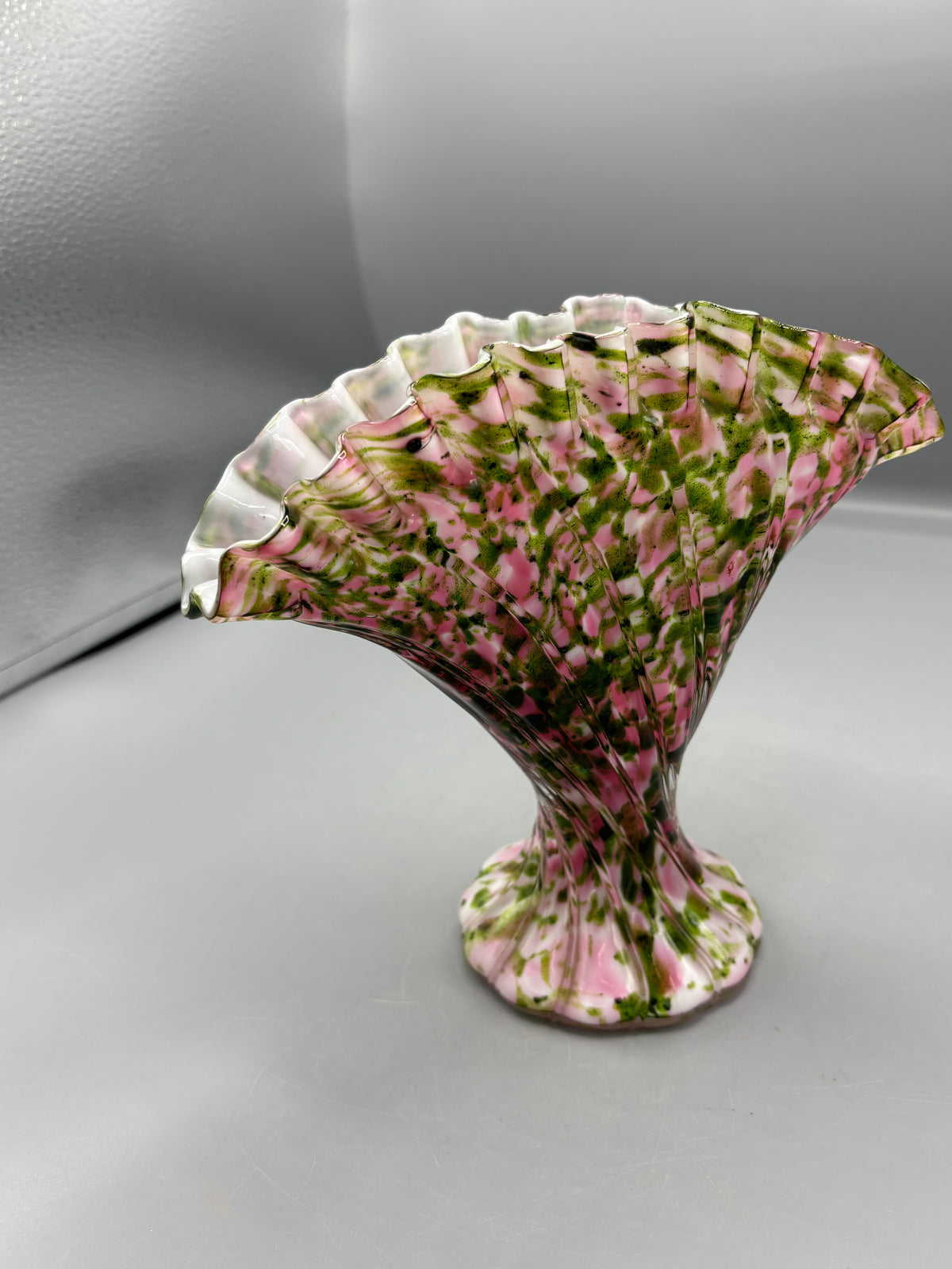 Vintage Fenton  Murrhina fan vase