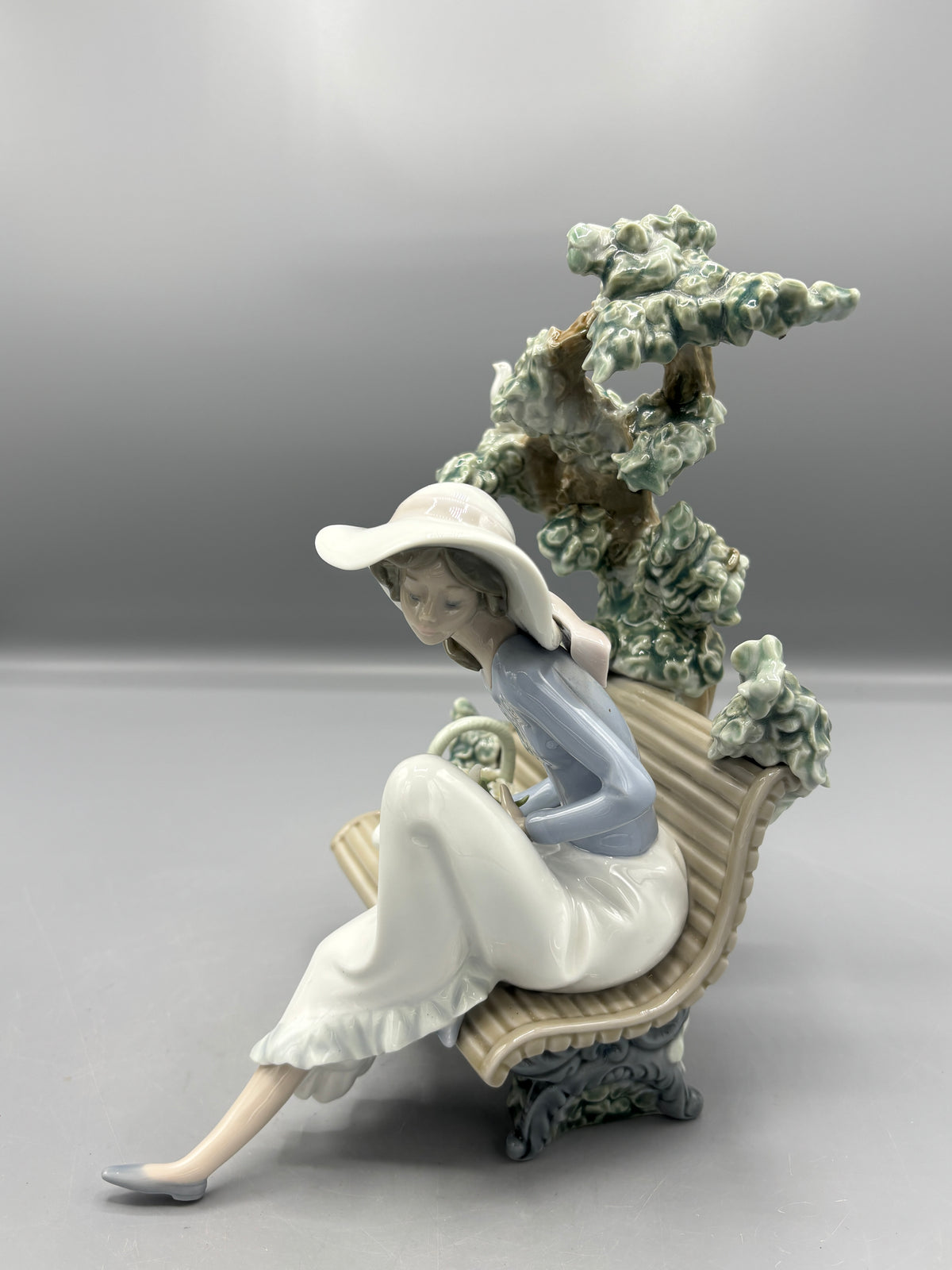 Vintage Lladro "Sunday in the Park" figure on bench