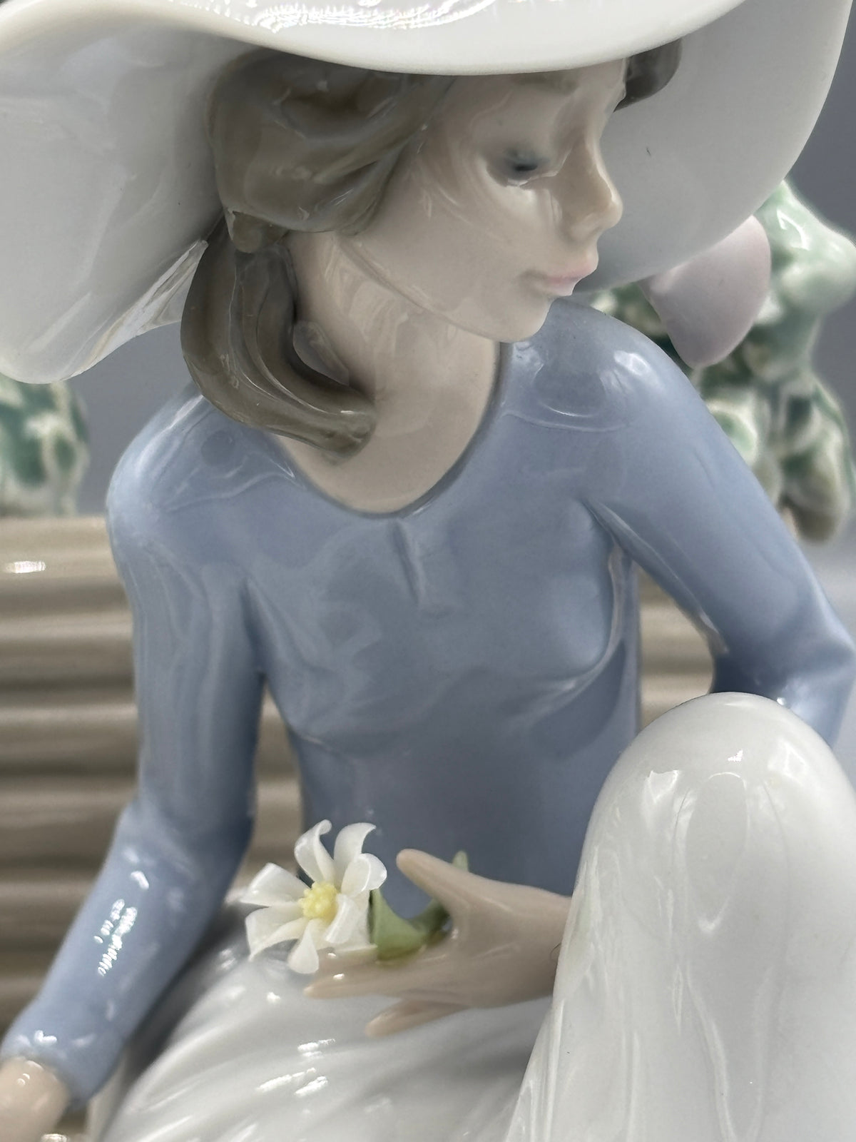 Vintage Lladro "Sunday in the Park" figure on bench