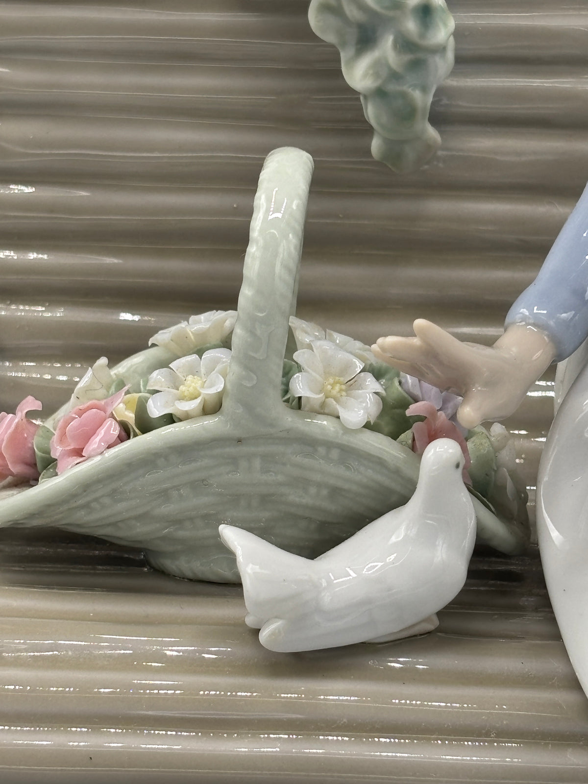 Vintage Lladro "Sunday in the Park" figure on bench
