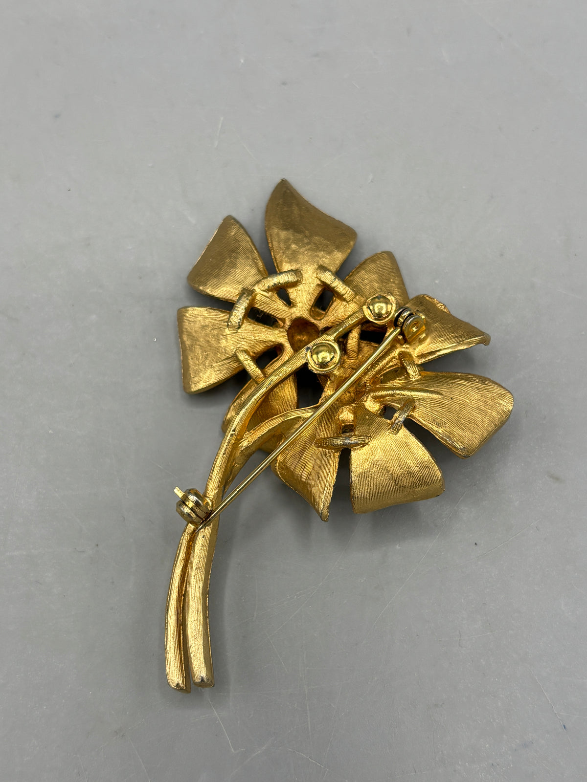 Vintage Gold tone double flower brooch