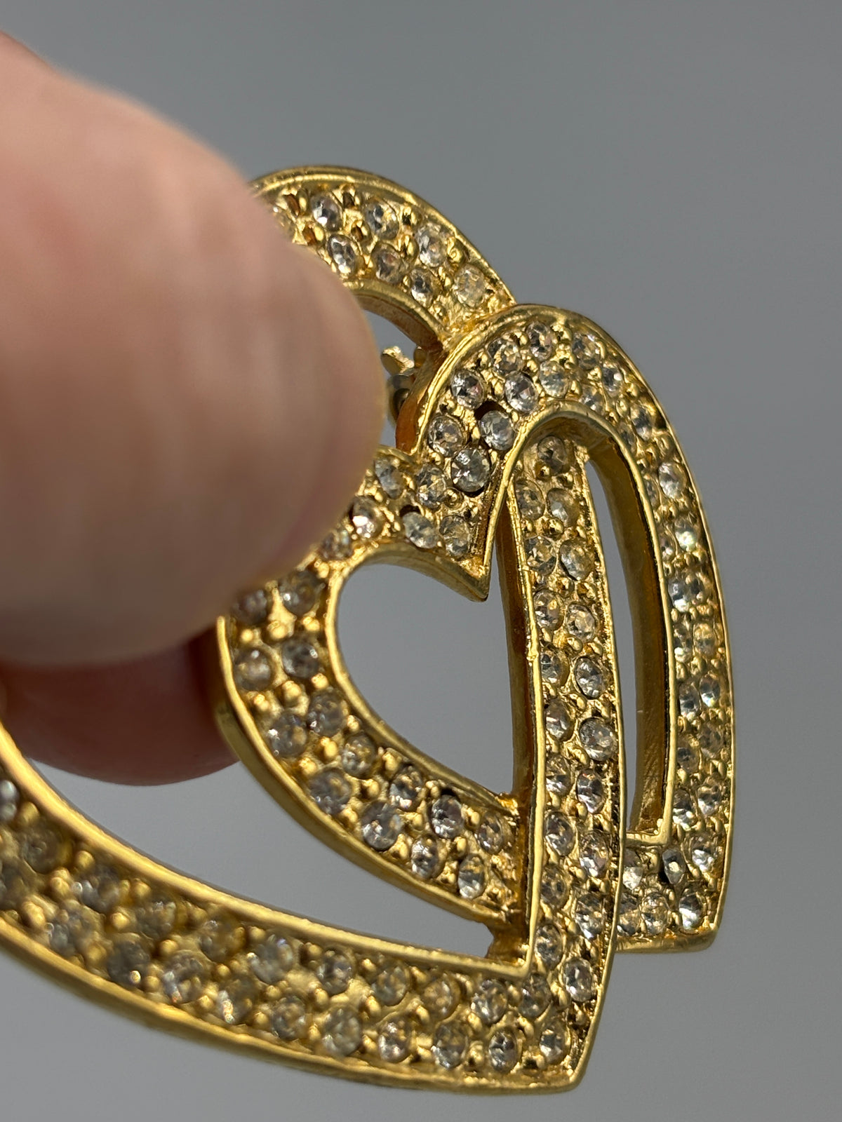 Gold tone double heart & crystal brooch
