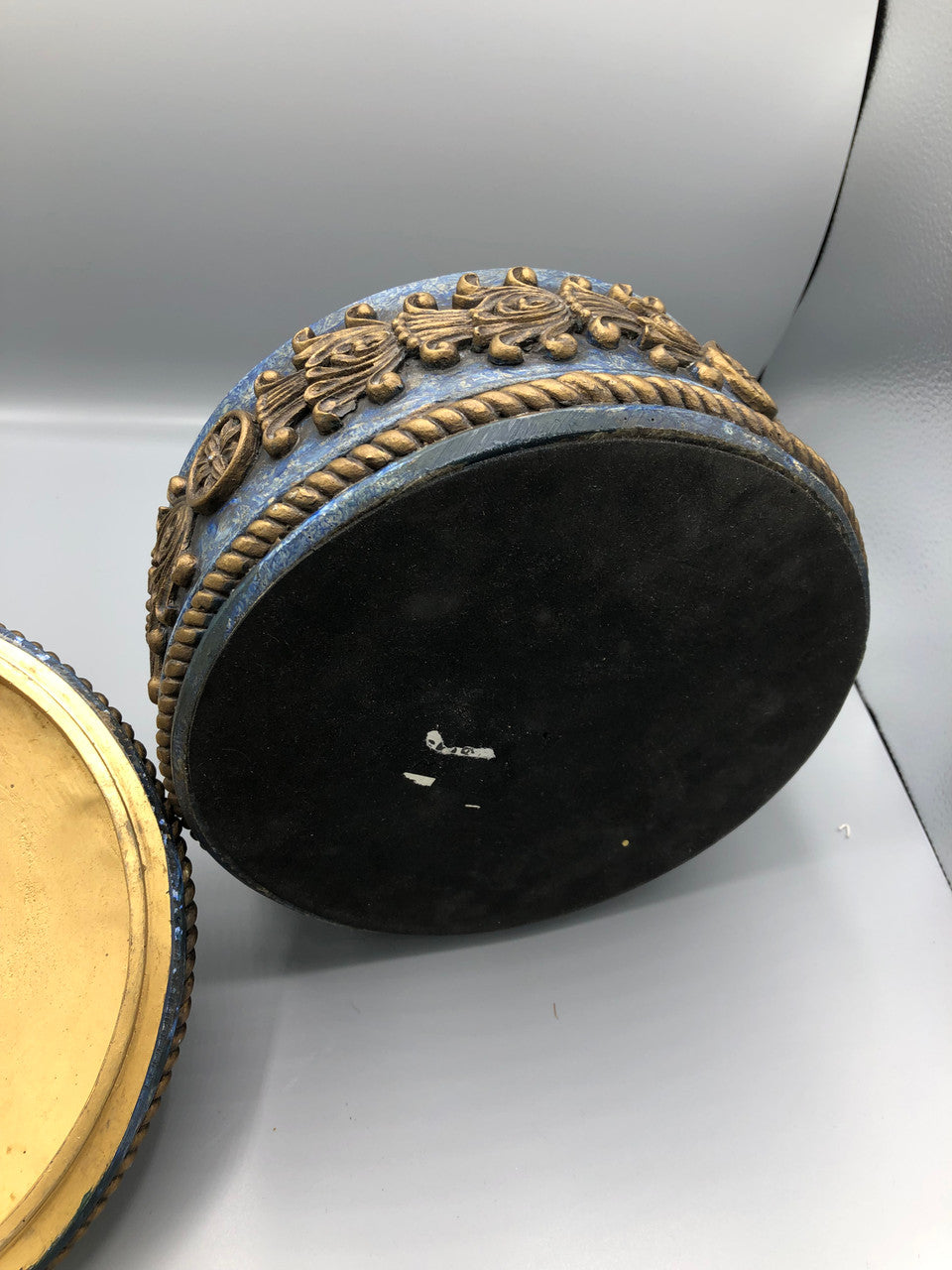 Decorative box with lid