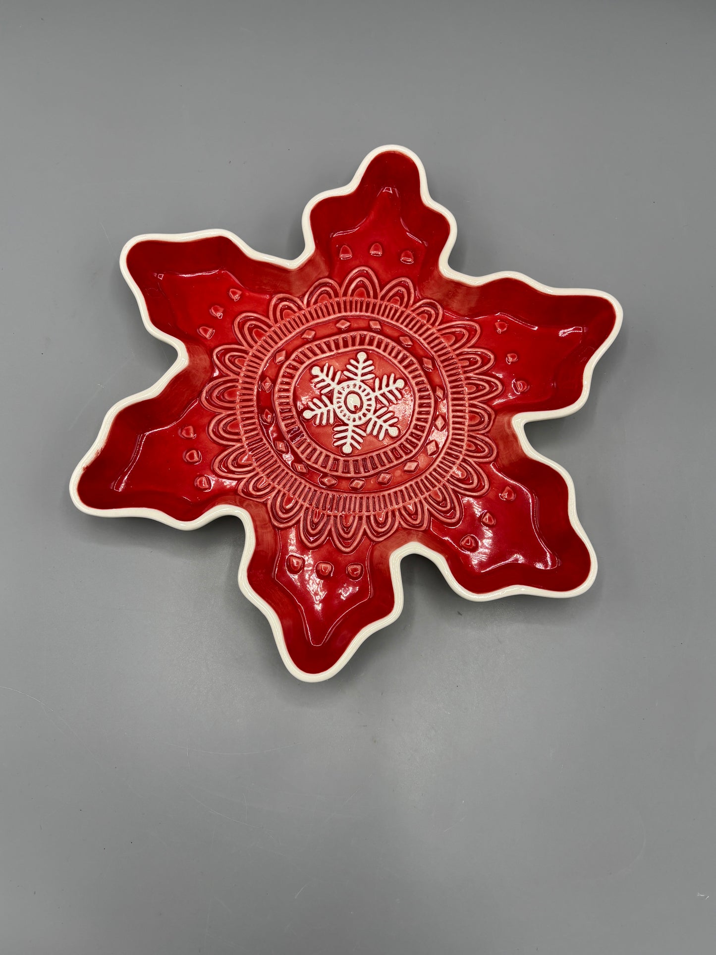 Hall red Snowflake dish