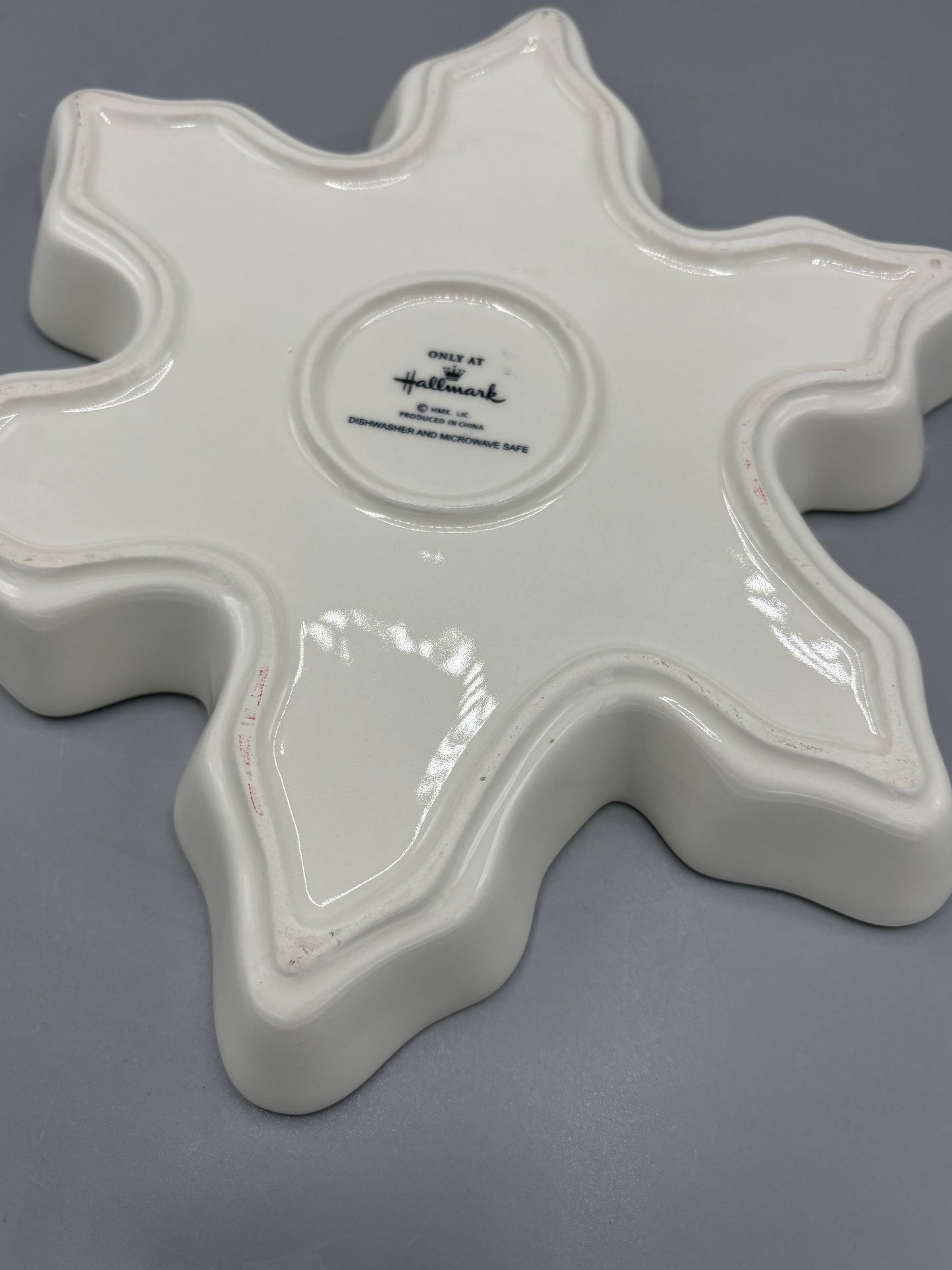 Hall red Snowflake dish