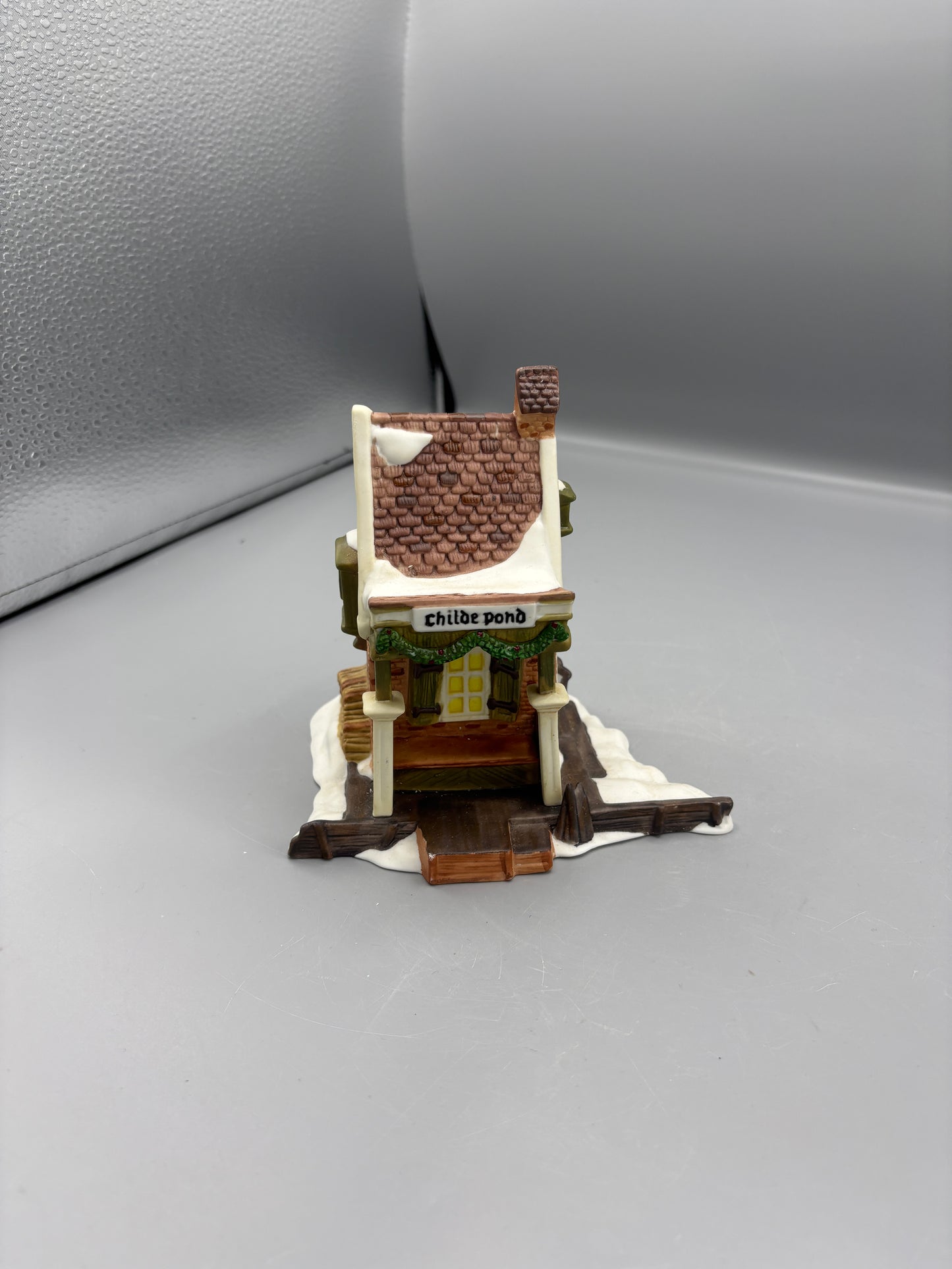 Dept 56 Childe Pond & Skates