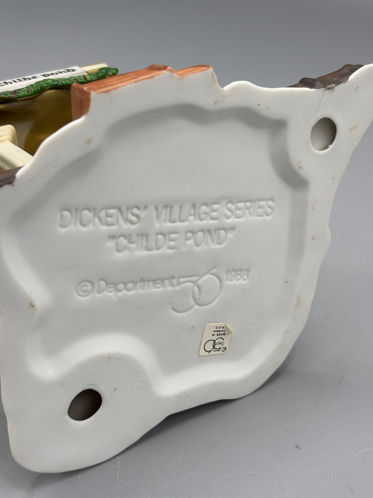 Dept 56 Childe Pond & Skates