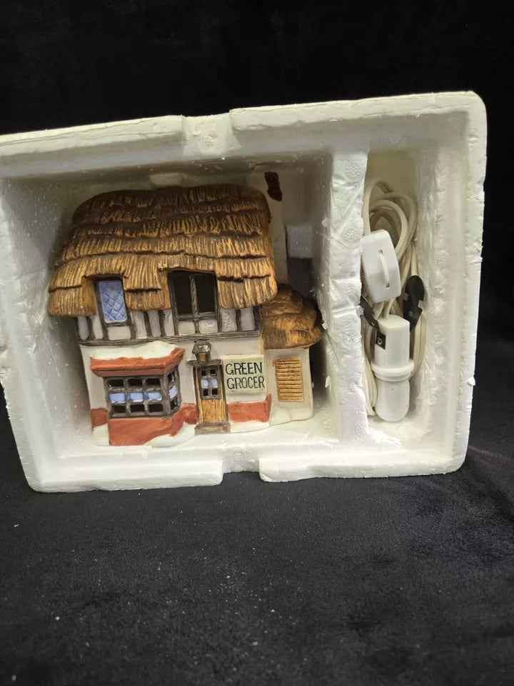 Dept 56 Dickens Village GREEN GROCER 1984 RETIRED No: 6515-3 w/bulb & cord